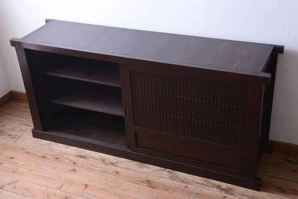 アンティーク家具　古民具・骨董　和モダンスタイル!縦桟引き戸の水屋箪笥サイドボード(2)