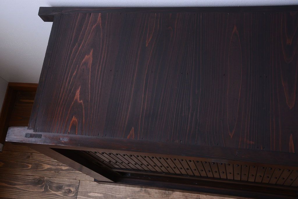 アンティーク家具　古民具・骨董　和モダンスタイル!縦桟引き戸の水屋箪笥サイドボード(2)