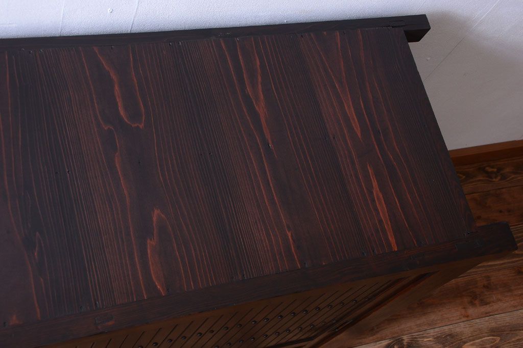 アンティーク家具　古民具・骨董　和モダンスタイル!縦桟引き戸の水屋箪笥サイドボード(2)