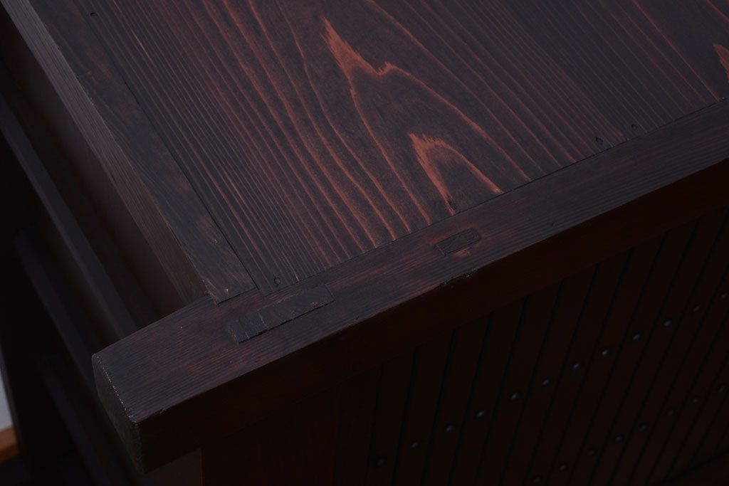 アンティーク家具　古民具・骨董　和モダンスタイル!縦桟引き戸の水屋箪笥サイドボード(2)