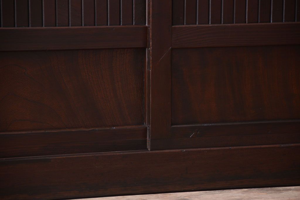 アンティーク家具　古民具・骨董　和モダンスタイル!縦桟引き戸の水屋箪笥サイドボード(2)