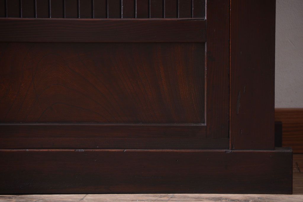 アンティーク家具　古民具・骨董　和モダンスタイル!縦桟引き戸の水屋箪笥サイドボード(2)