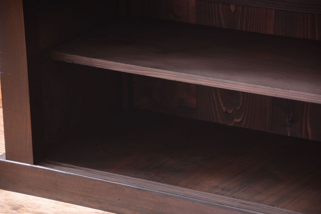 アンティーク家具　古民具・骨董　和モダンスタイル!縦桟引き戸の水屋箪笥サイドボード(2)