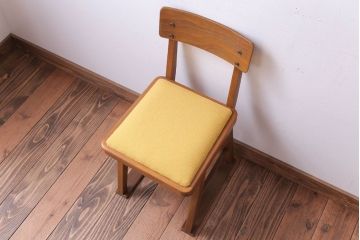 レトロ家具　昭和レトロ　古い木製の小ぶりなアンティークチェア