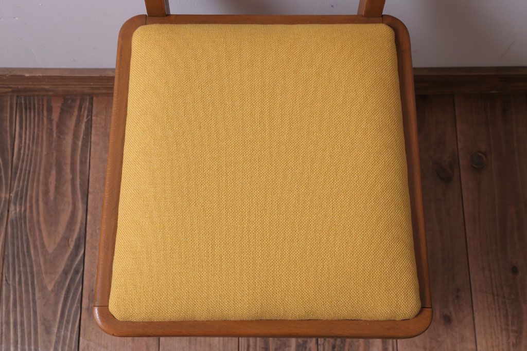 レトロ家具　昭和レトロ　古い木製の小ぶりなアンティークチェア