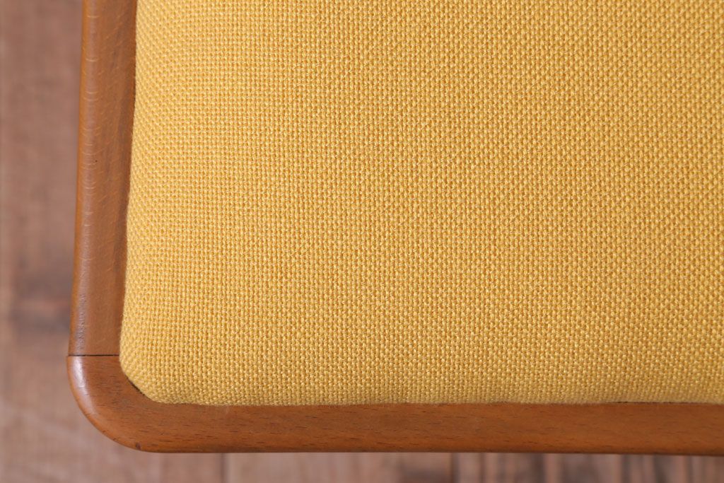 レトロ家具　昭和レトロ　古い木製の小ぶりなアンティークチェア