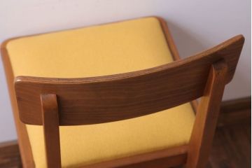 レトロ家具　昭和レトロ　古い木製の小ぶりなアンティークチェア