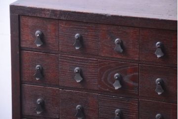 アンティーク家具　古民具・骨董　前面欅材!小ぶりなアンティーク薬箪笥