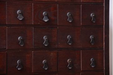 アンティーク家具　古民具・骨董　前面欅材!小ぶりなアンティーク薬箪笥