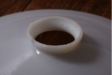 昭和レトロ　シンプルな白いガラスの平笠天井照明2個セット(2)