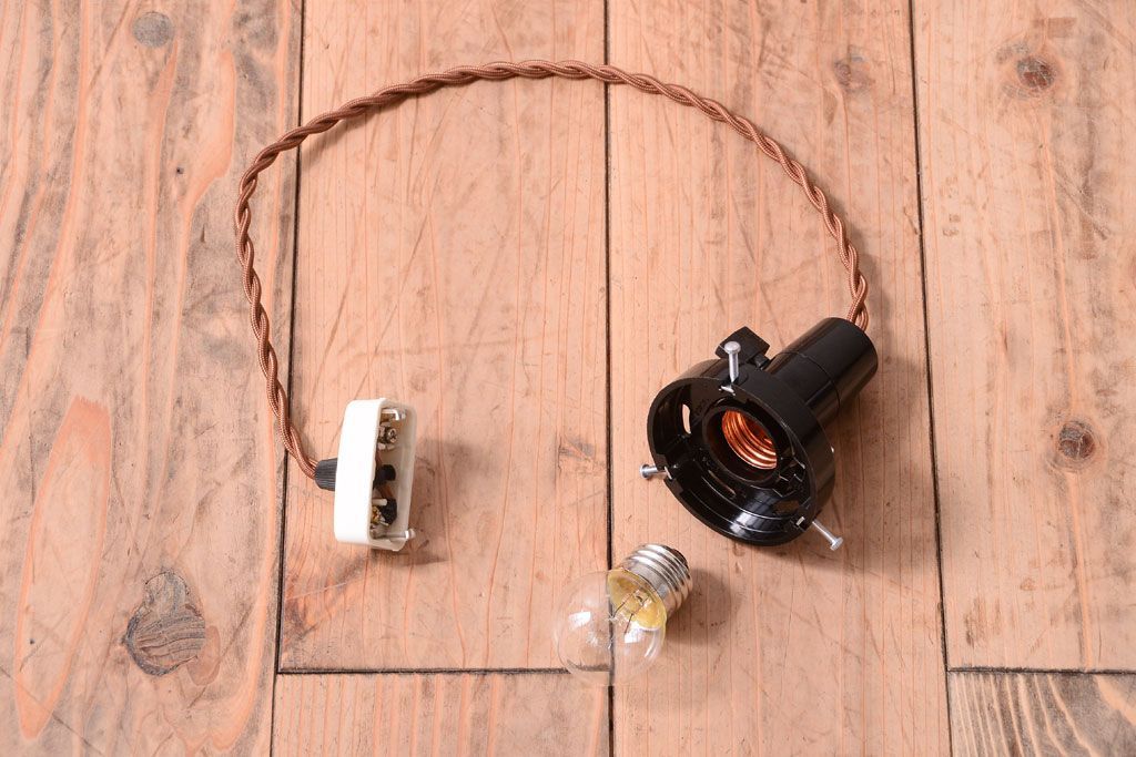 昭和レトロ　シンプルな白いガラスの平笠天井照明2個セット(2)