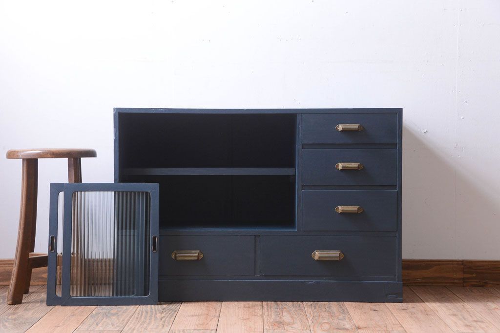 アンティーク家具　アンティーク　モールガラス入り!小さなペイント収納棚