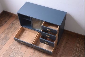 アンティーク家具　アンティーク　モールガラス入り!小さなペイント収納棚