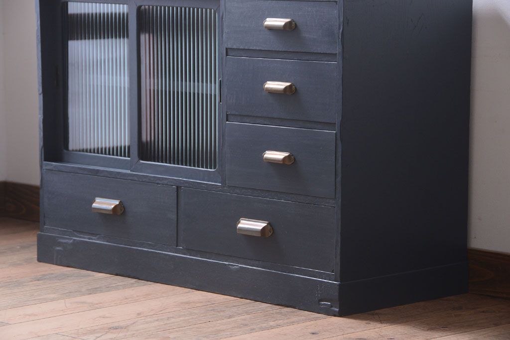 アンティーク家具　アンティーク　モールガラス入り!小さなペイント収納棚