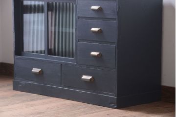 アンティーク家具　アンティーク　モールガラス入り!小さなペイント収納棚