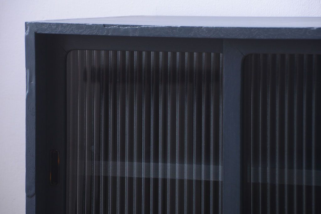 アンティーク家具　アンティーク　モールガラス入り!小さなペイント収納棚