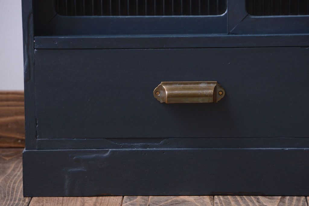 アンティーク家具　アンティーク　モールガラス入り!小さなペイント収納棚