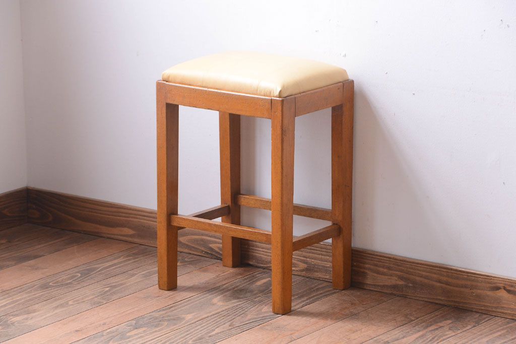 レトロ家具　昭和レトロ　革座面のレトロなアンティーク角スツール