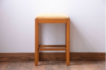 レトロ家具　昭和レトロ　革座面のレトロなアンティーク角スツール