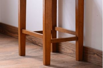 レトロ家具　昭和レトロ　革座面のレトロなアンティーク角スツール