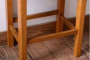 レトロ家具　昭和レトロ　革座面のレトロなアンティーク角スツール