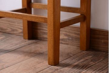 レトロ家具　昭和レトロ　革座面のレトロなアンティーク角スツール