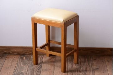 レトロ家具　昭和レトロ　革座面のレトロなアンティーク角スツール