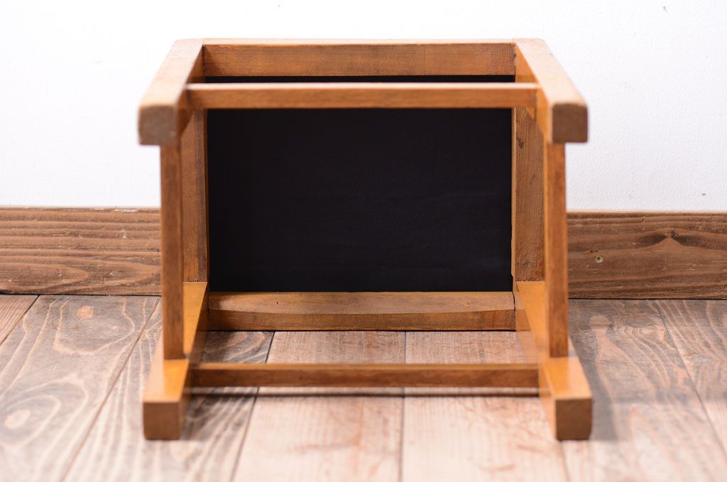 レトロ家具　昭和レトロ　革座面のレトロなアンティーク角スツール