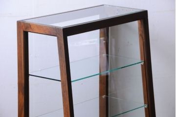 中古　木製の台形型ガラスケース(ショーケース)