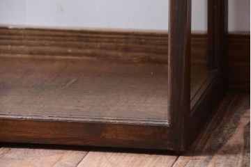 中古　木製の台形型ガラスケース(ショーケース)