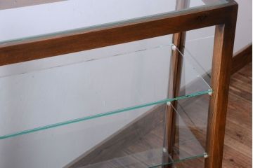 中古　木製の台形型ガラスケース(ショーケース)