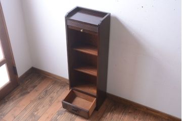 アンティーク家具　和製アンティーク　シャッター付き!縦型の小ぶりな高級収納棚