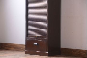 アンティーク家具　和製アンティーク　シャッター付き!縦型の小ぶりな高級収納棚