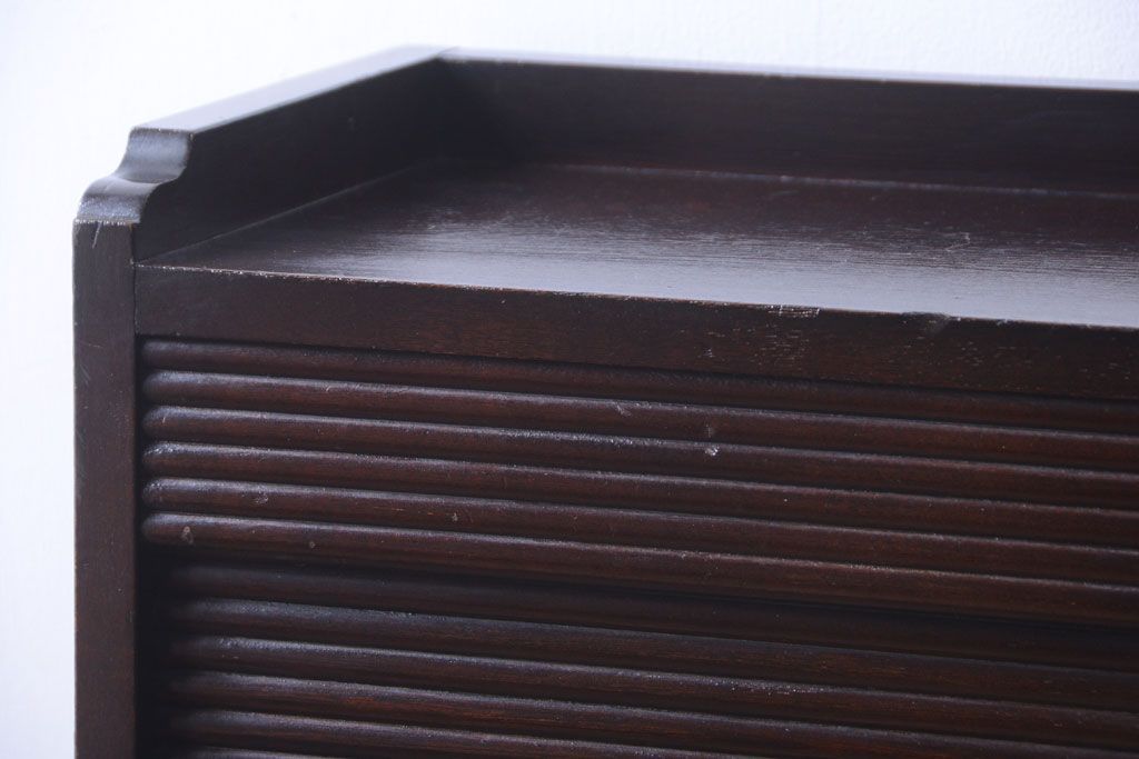 アンティーク家具　和製アンティーク　シャッター付き!縦型の小ぶりな高級収納棚