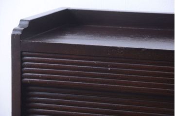 アンティーク家具　和製アンティーク　シャッター付き!縦型の小ぶりな高級収納棚