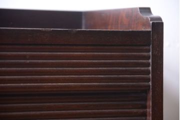 アンティーク家具　和製アンティーク　シャッター付き!縦型の小ぶりな高級収納棚