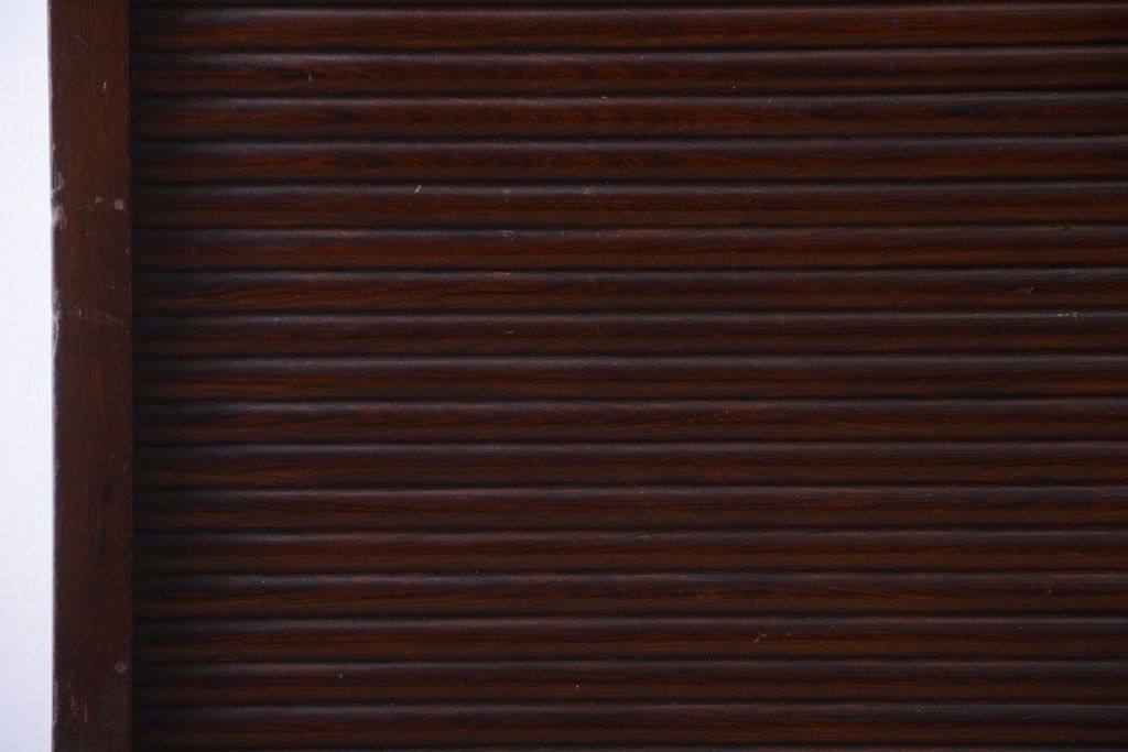 アンティーク家具　和製アンティーク　シャッター付き!縦型の小ぶりな高級収納棚