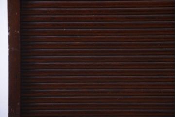アンティーク家具　和製アンティーク　シャッター付き!縦型の小ぶりな高級収納棚