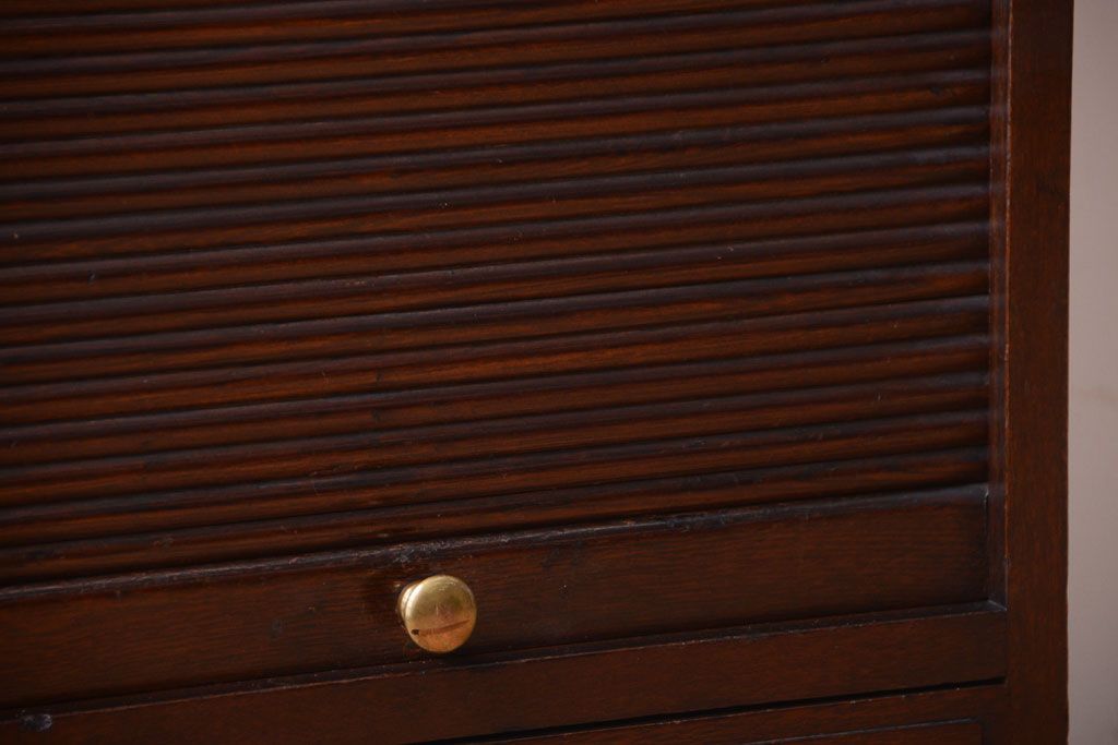 アンティーク家具　和製アンティーク　シャッター付き!縦型の小ぶりな高級収納棚