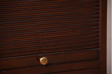 アンティーク家具　和製アンティーク　シャッター付き!縦型の小ぶりな高級収納棚