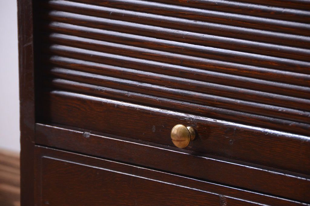 アンティーク家具　和製アンティーク　シャッター付き!縦型の小ぶりな高級収納棚