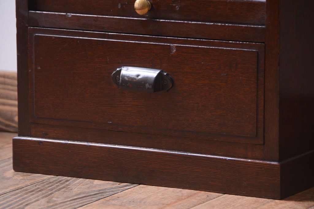 アンティーク家具　和製アンティーク　シャッター付き!縦型の小ぶりな高級収納棚