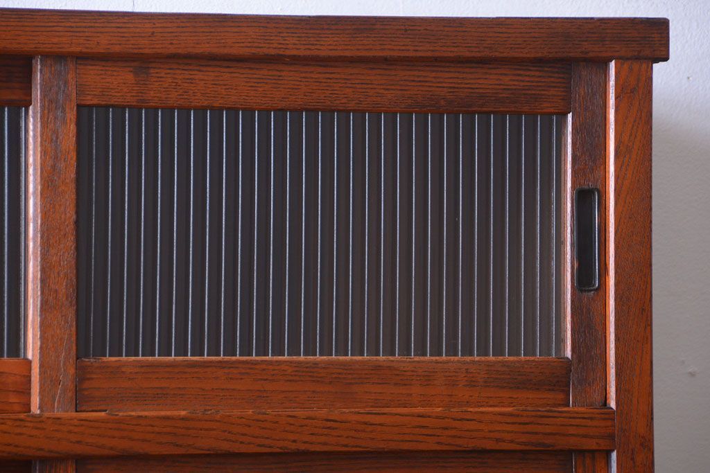 アンティーク家具　和製アンティーク　前面欅材!2段重ねのモールガラス引き戸収納棚