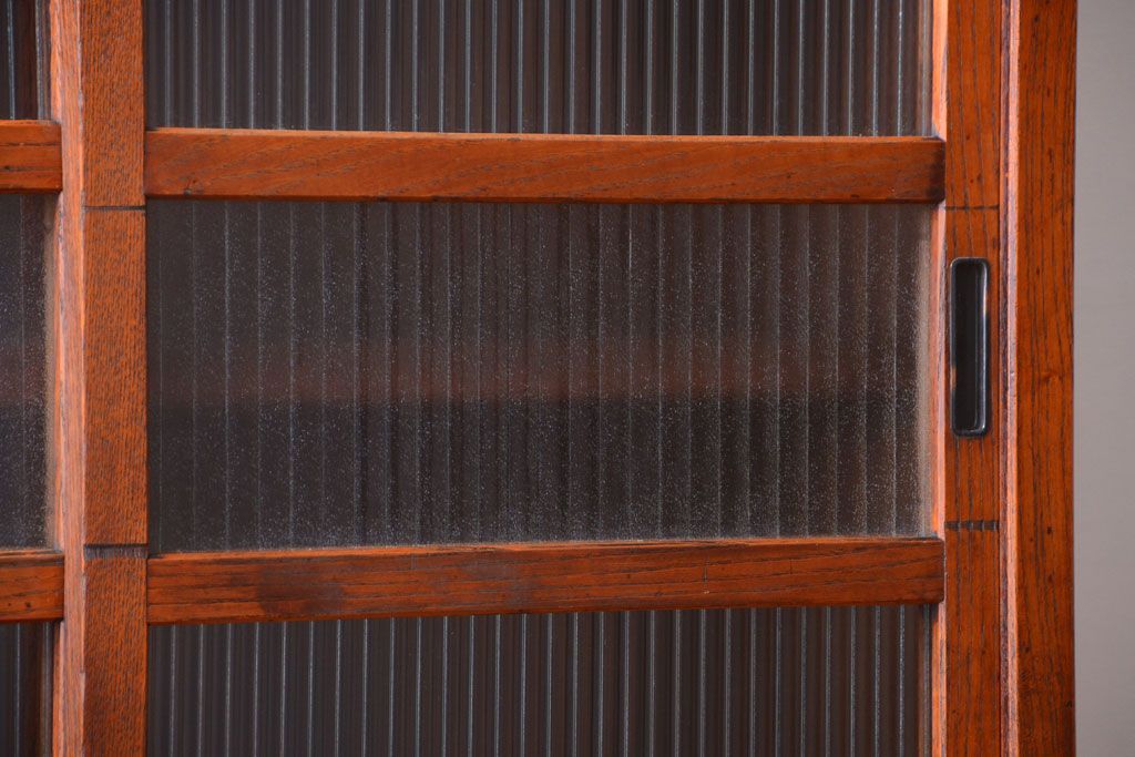 アンティーク家具　和製アンティーク　前面欅材!2段重ねのモールガラス引き戸収納棚