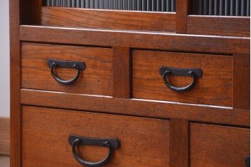 アンティーク家具　和製アンティーク　前面欅材!2段重ねのモールガラス引き戸収納棚