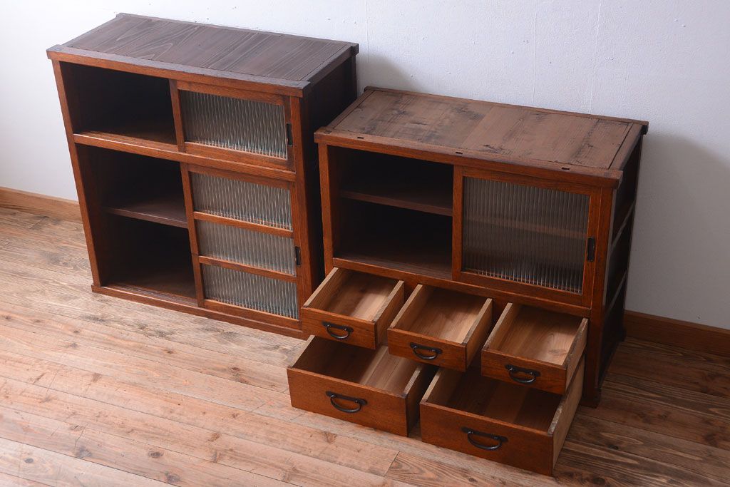 アンティーク家具　和製アンティーク　前面欅材!2段重ねのモールガラス引き戸収納棚