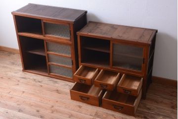 アンティーク家具　和製アンティーク　前面欅材!2段重ねのモールガラス引き戸収納棚