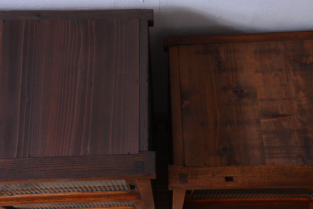 アンティーク家具　和製アンティーク　前面欅材!2段重ねのモールガラス引き戸収納棚