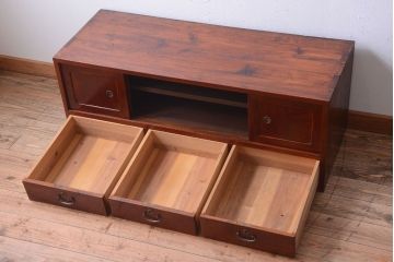 アンティーク家具　和製アンティーク　漆塗り!前面欅材の時代箪笥ローボード