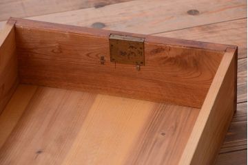 アンティーク家具　和製アンティーク　漆塗り!前面欅材の時代箪笥ローボード